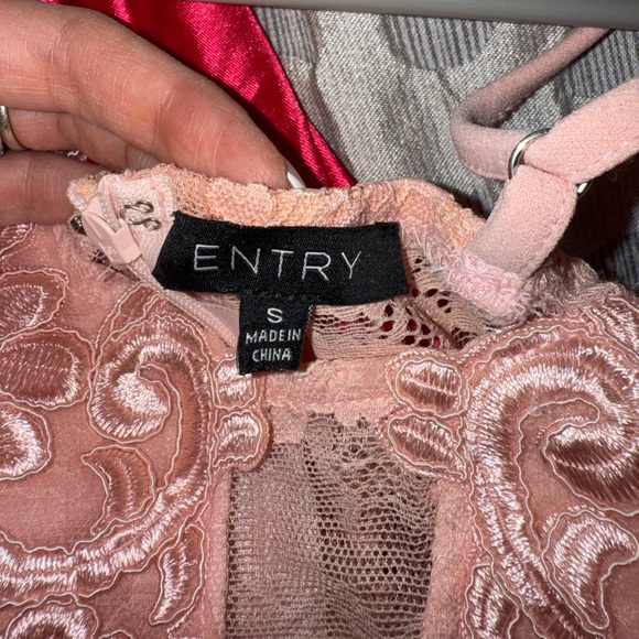 Elegant Pink Lace Dress - Picture 3 of 3